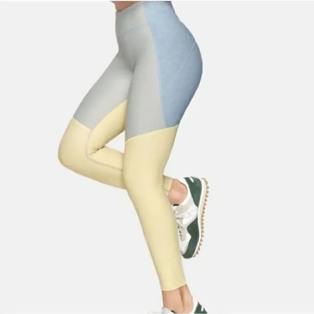 NWOT Outdoor Voices 3/4 warmup leggings M